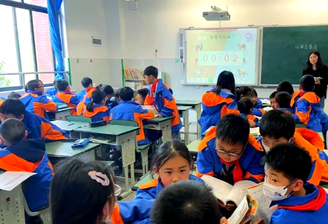 讲堂不再枯燥乏味教师讲课方法的改变变的生动有趣起来 讲堂不再枯燥乏味教师讲课方法的改变变的生动有趣起来